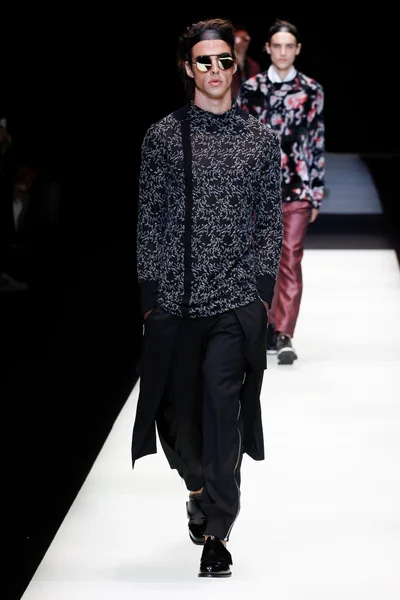 Look 28